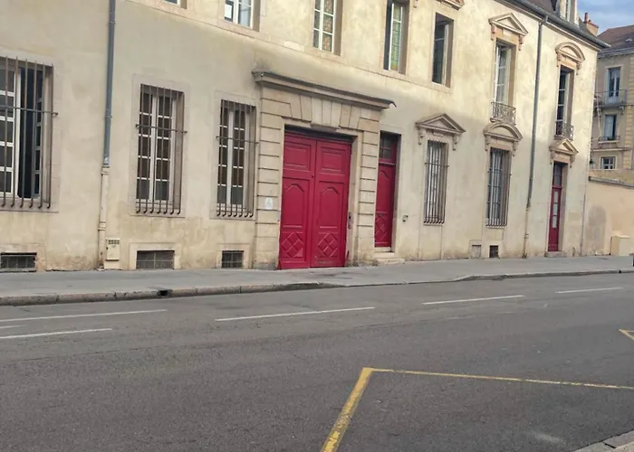 Apartment Apparemment Rue Lamonnoye 1 Er Etage *